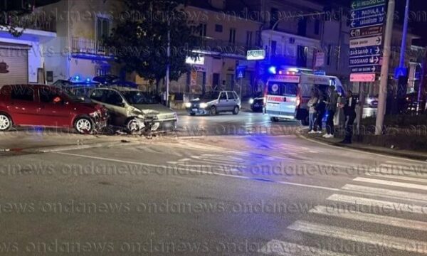 Incidente a Sala Consilina, scontro tra due auto a Trinità